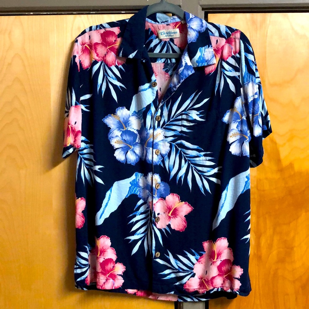 Hawaiian shirt floral pattern perfect condition